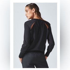 NWT FABLETICS “LOLA” Long sleeve pullover top. Size L